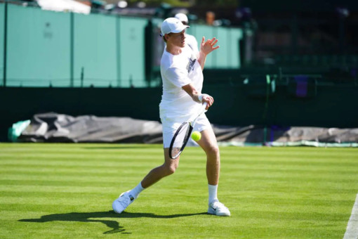 Debutto ok di Sinner sull’erba, Norrie battuto al Giorgio Armani Classic Debutto ok di Sinner sull’erba, Norrie battuto al Giorgio Armani Classic