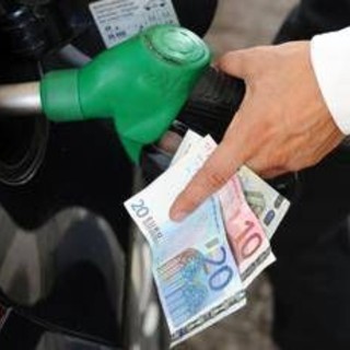 Caro carburanti e nuove accise, effetti su prezzi benzina e diesel