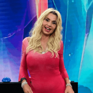 Valeria Marini, la truffa alla madre: "Grazie alla fede ne siamo uscite" Valeria Marini, la truffa alla madre: "Grazie alla fede ne siamo uscite"