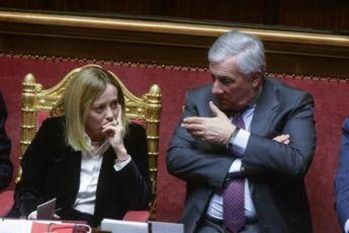 Iran, Meloni agli italiani: "Siate prudenti". Tajani: "Se situazione peggiora evacuazione in poche ore" Iran, Meloni agli italiani: "Siate prudenti". Tajani: "Se situazione peggiora evacuazione in poche ore"