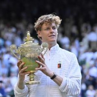 Wimbledon, Sinner show a cena dei vincitori: "Sono brillo, ho fallito esame della patente"