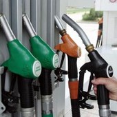 Caro carburanti, nuovo record storico per prezzo diesel: è a 2,246 euro Caro carburanti, nuovo record storico per prezzo diesel: è a 2,246 euro