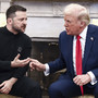 Trump: "Zelensky non vuole la fine della guerra". Il presidente ucraino: "Casa Bianca spinge Kiev alla resa"