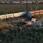 Disastro ferroviario in Spagna, il lutto e le indagini: "Via libera al treno nonostante convoglio fermo sui binari" Disastro ferroviario in Spagna, il lutto e le indagini: "Via libera al treno nonostante convoglio fermo sui binari"