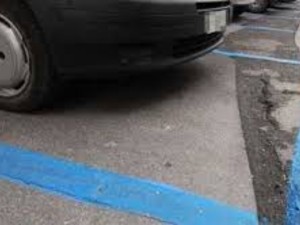 Zone Blu, il Comune rinnova la segnaletica Zone Blu, il Comune rinnova la segnaletica