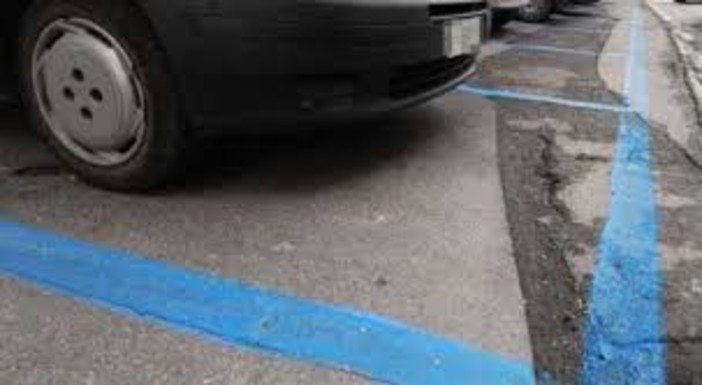 Zone Blu, il Comune rinnova la segnaletica Zone Blu, il Comune rinnova la segnaletica